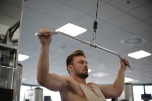 筋トレに慣れてきた男性