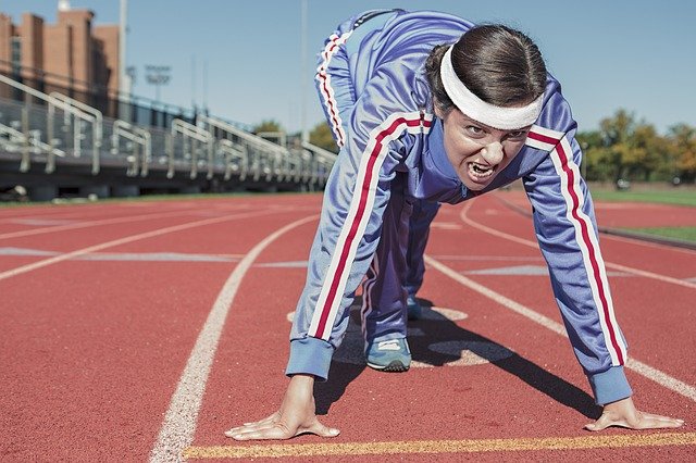 週3回の筋トレを頑張る男性